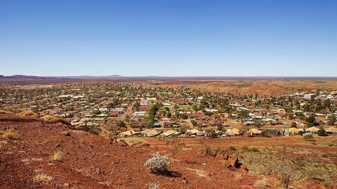 distant_view_of_newman_in_the_pilbara_region_of_western_australia